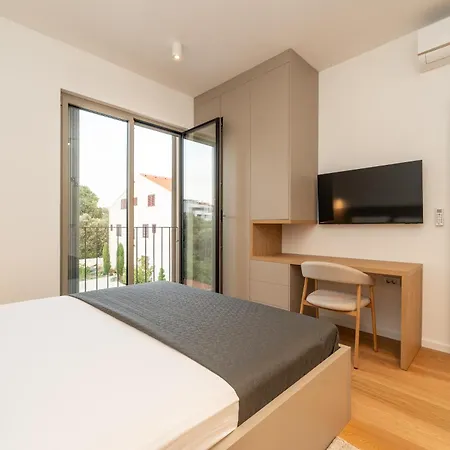 Opq Apartman *